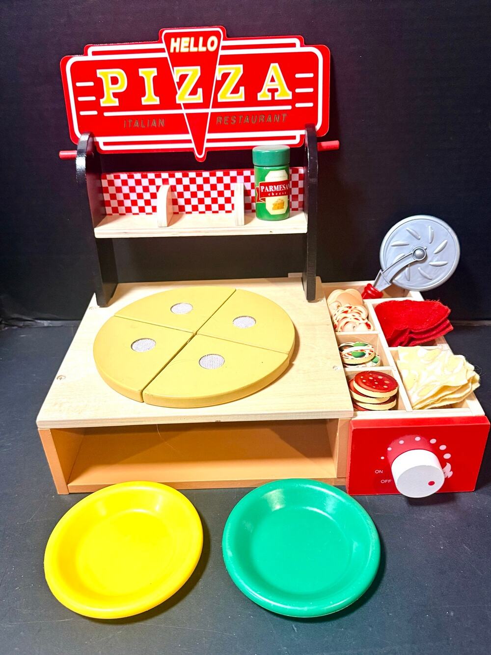 Member's Mark Tabletop Wooden Pizza pretend-play food